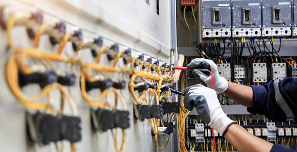 Professional Electrician technician working in Topaz Ranch Estates, NV